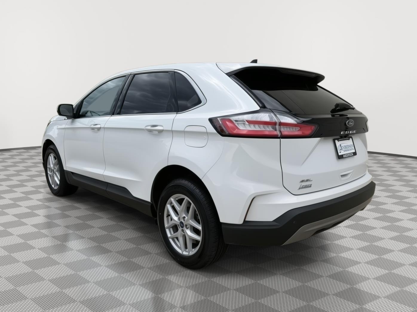 Vehicle photo 4
