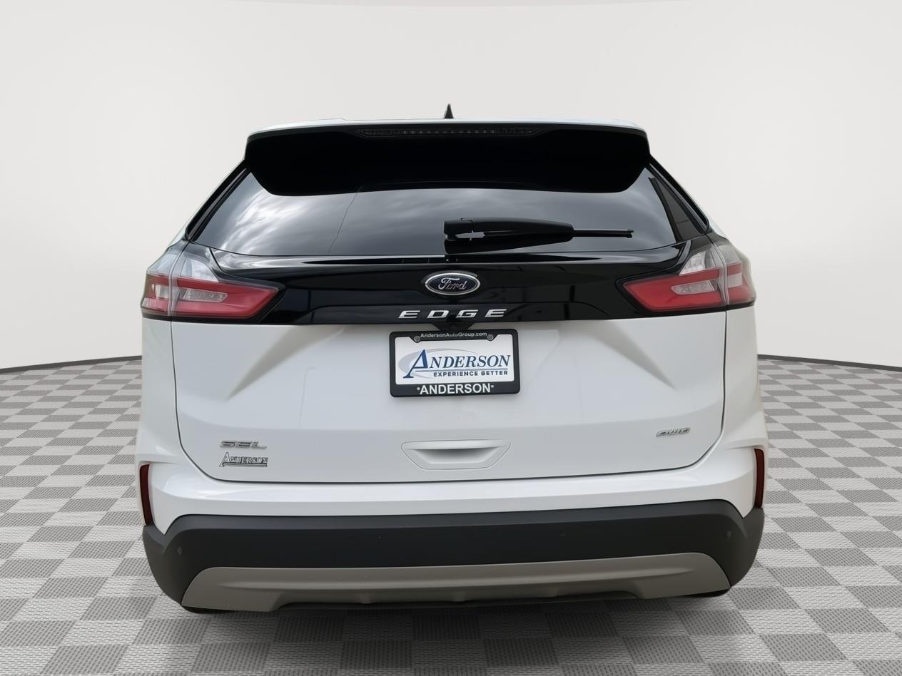 Vehicle photo 5