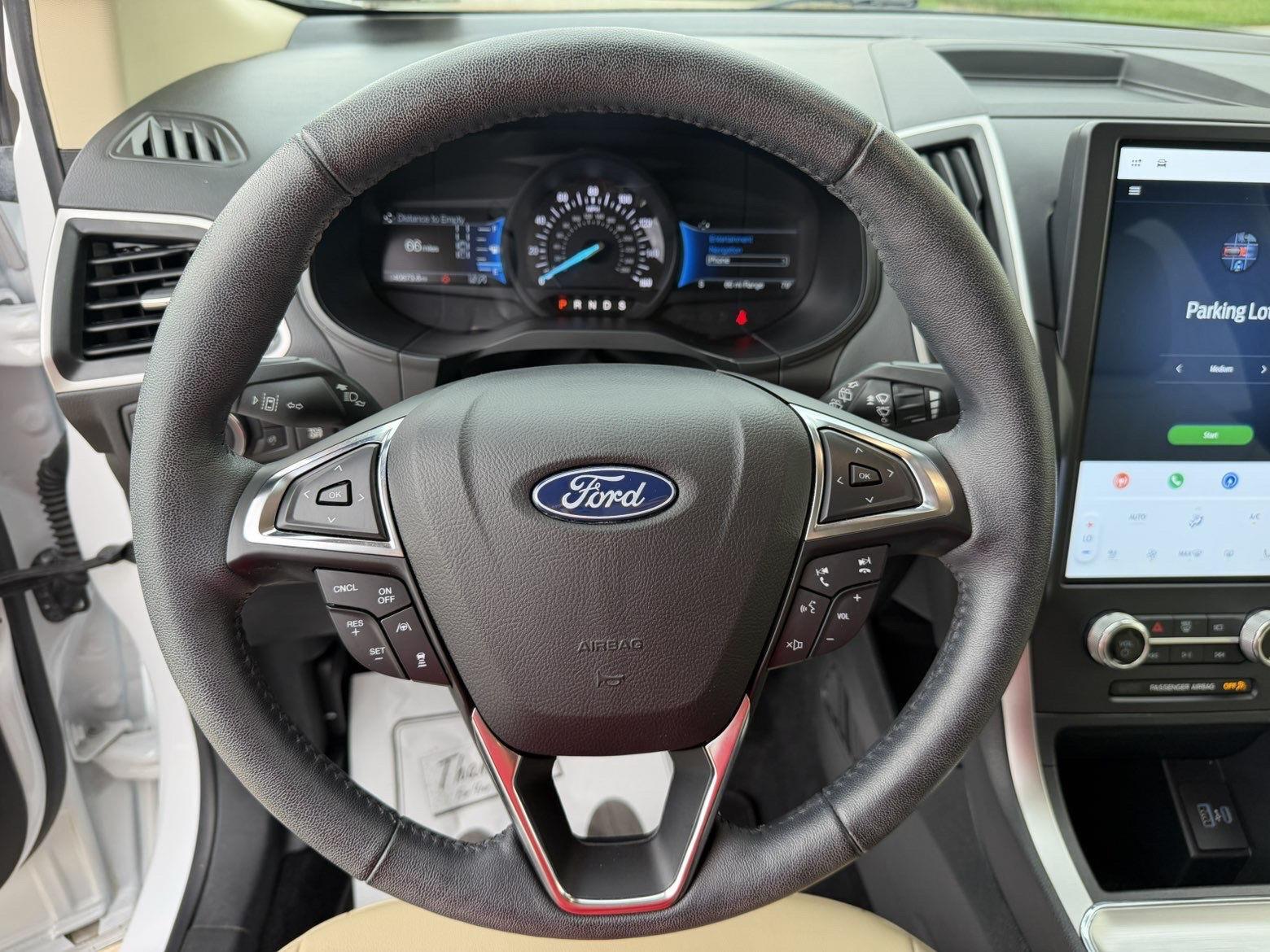 Vehicle photo 13