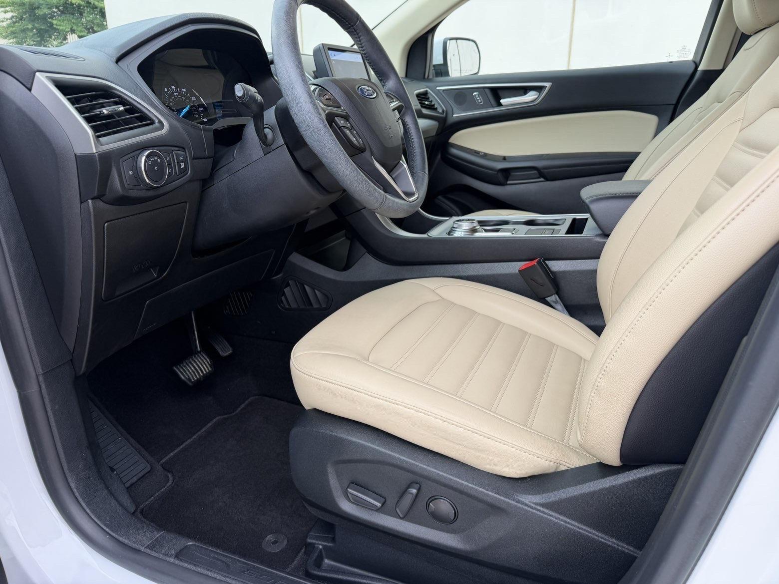 Vehicle photo 16