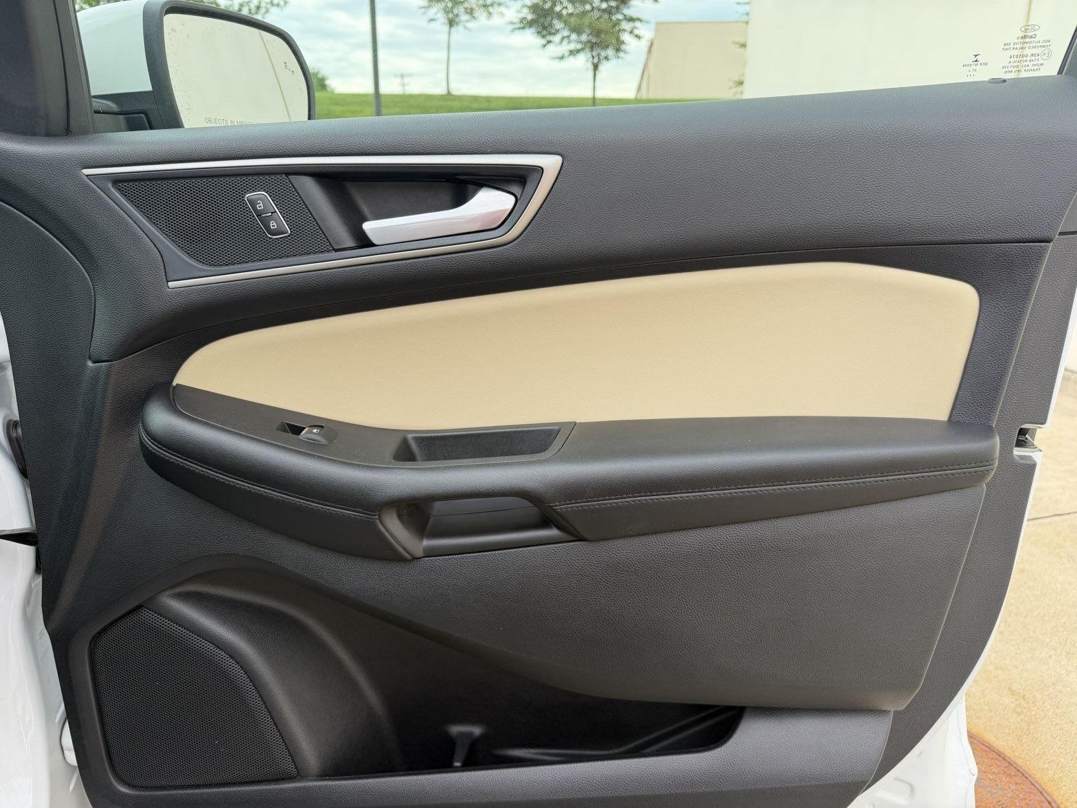 Vehicle photo 19