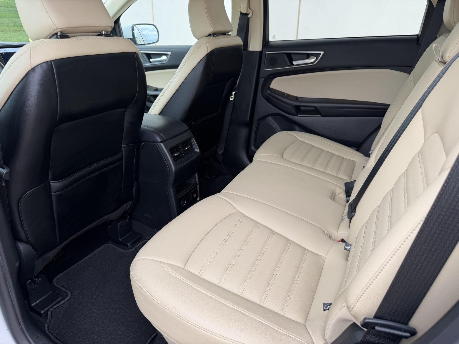 Vehicle photo 21