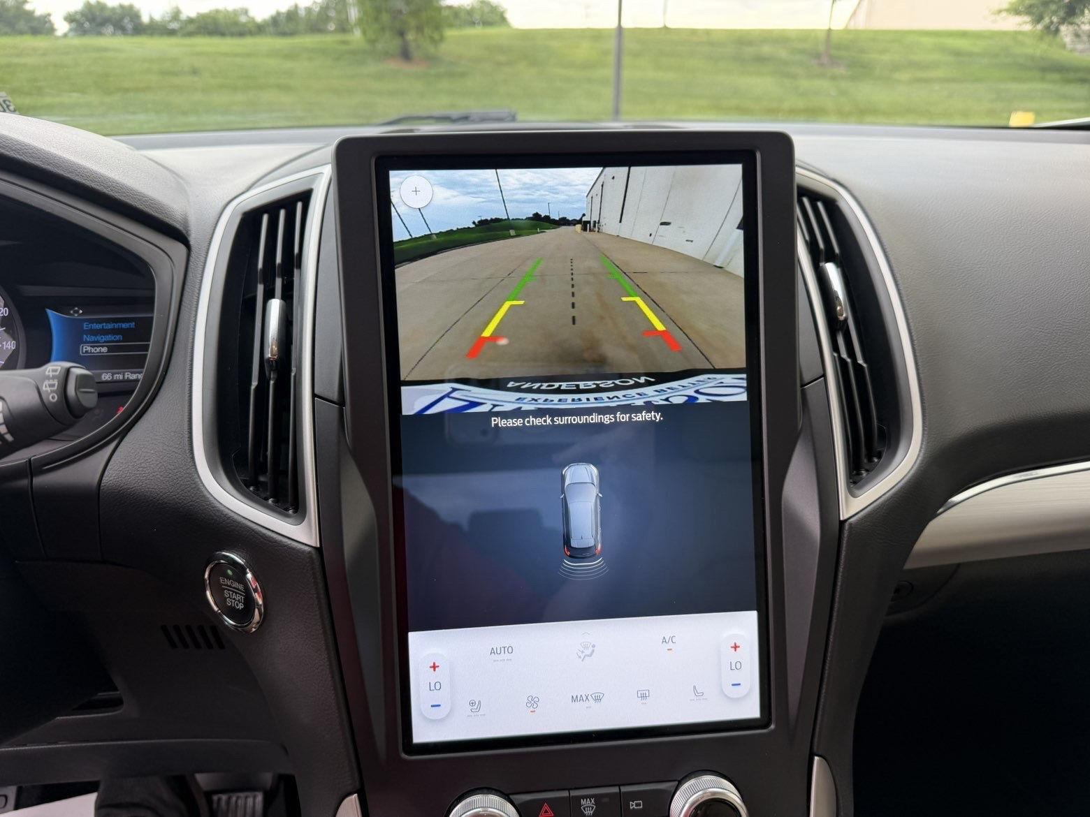 Vehicle photo 23