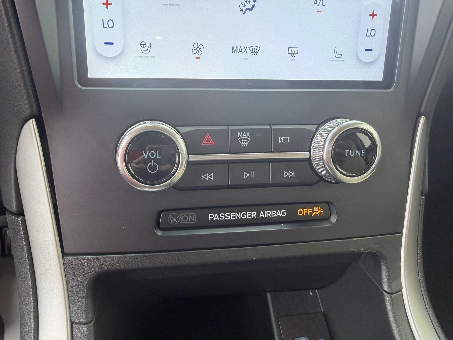 Vehicle photo 24