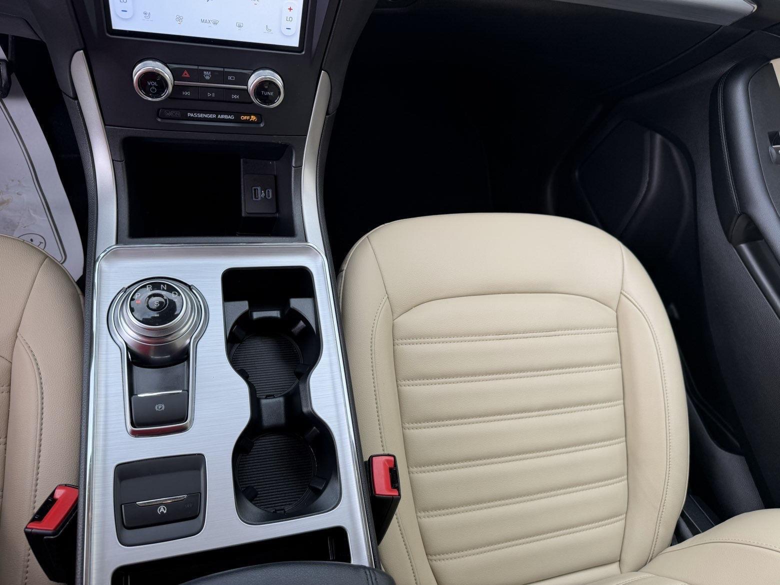 Vehicle photo 25
