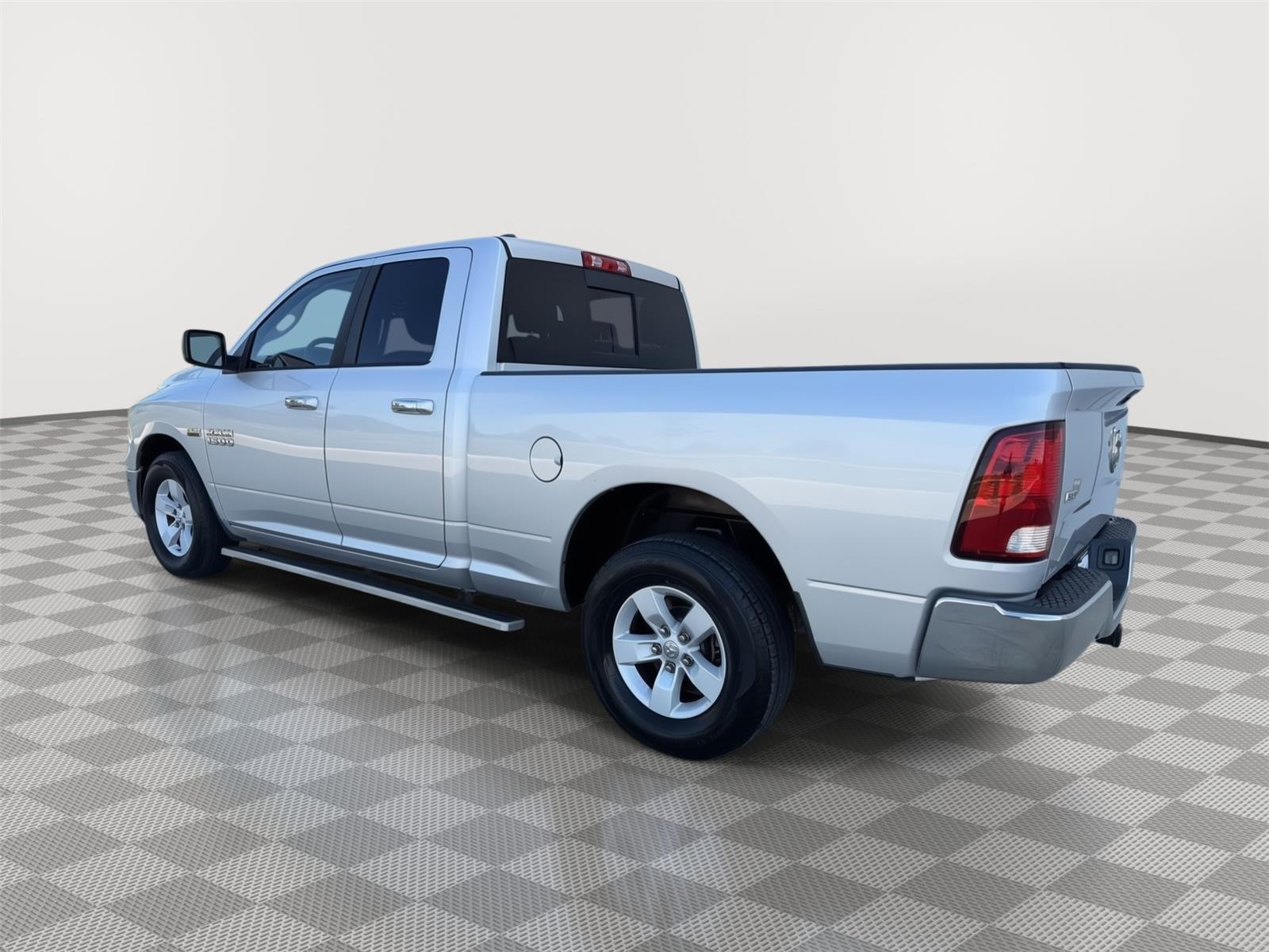 Vehicle photo 7