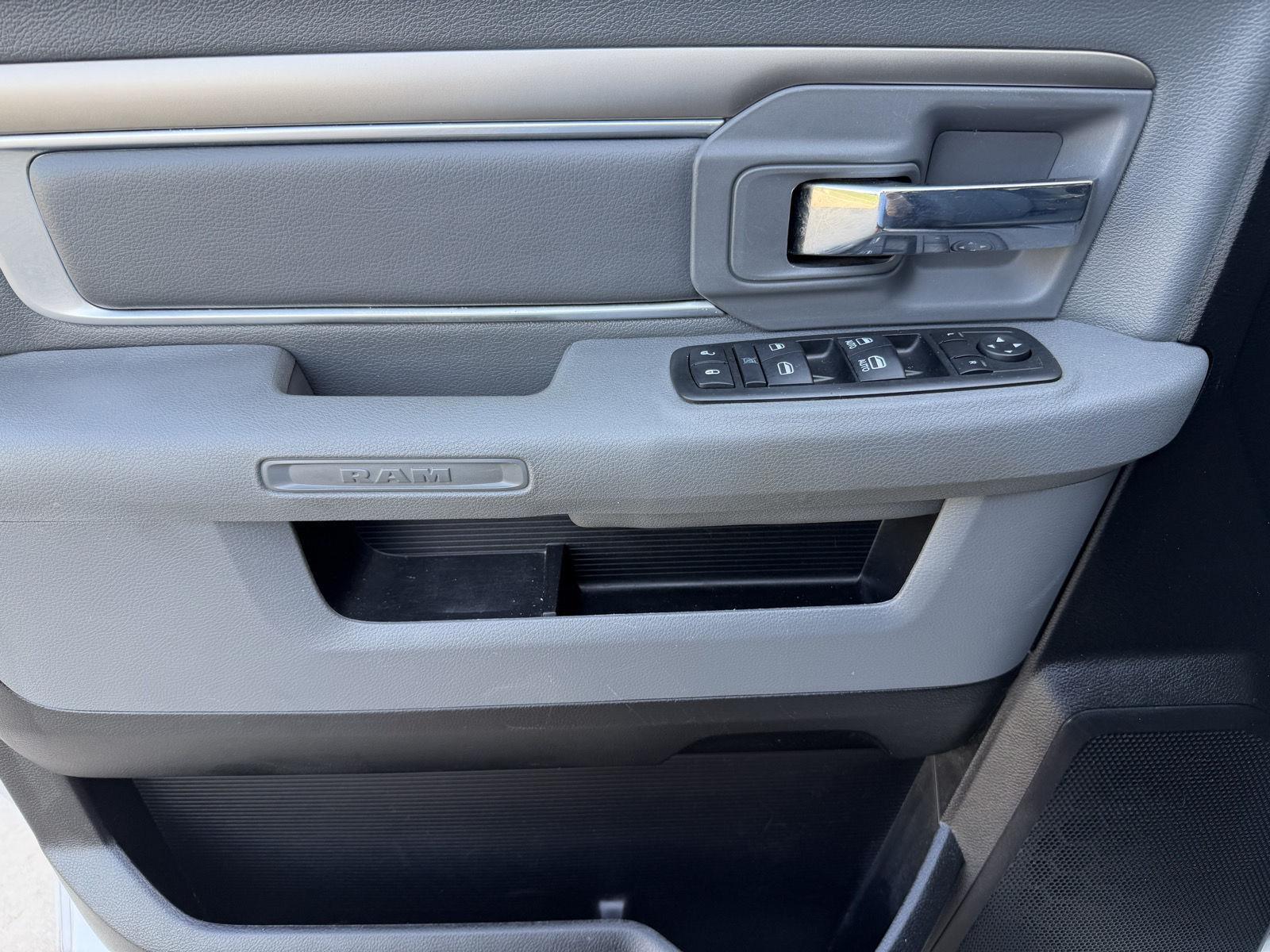 Vehicle photo 11