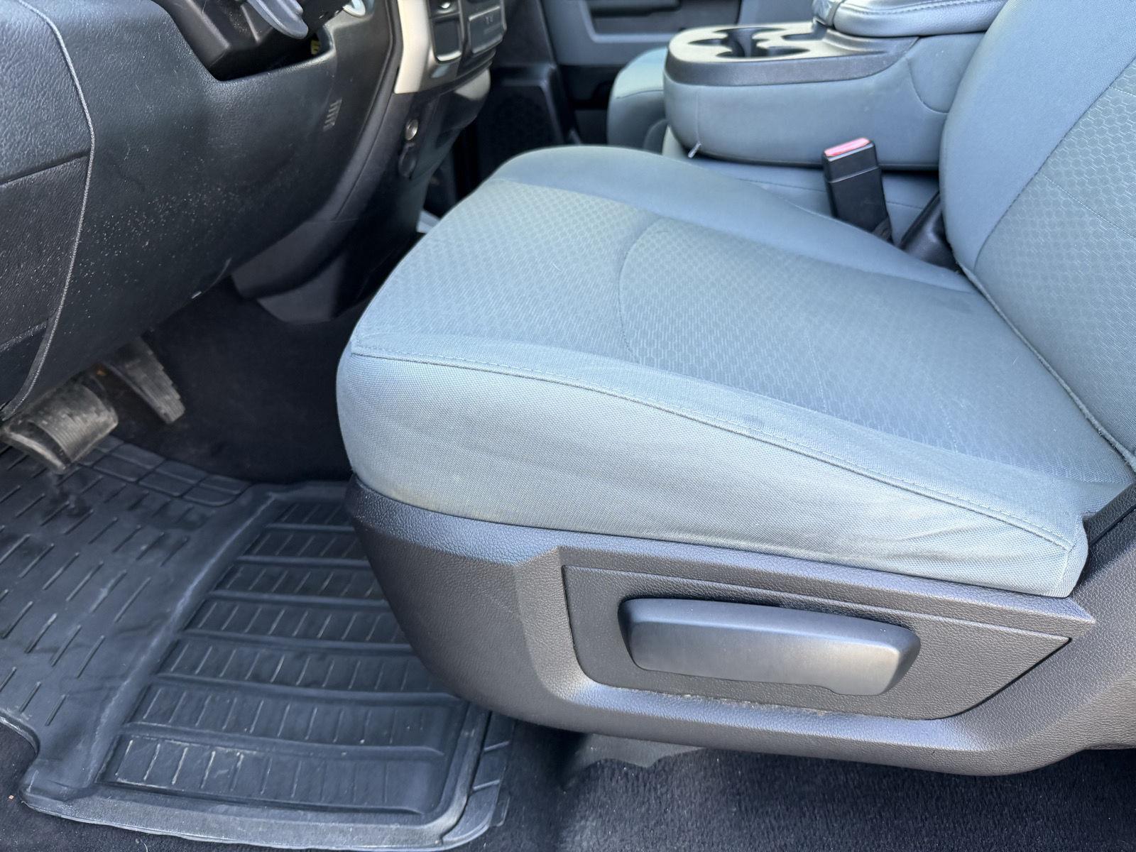 Vehicle photo 13