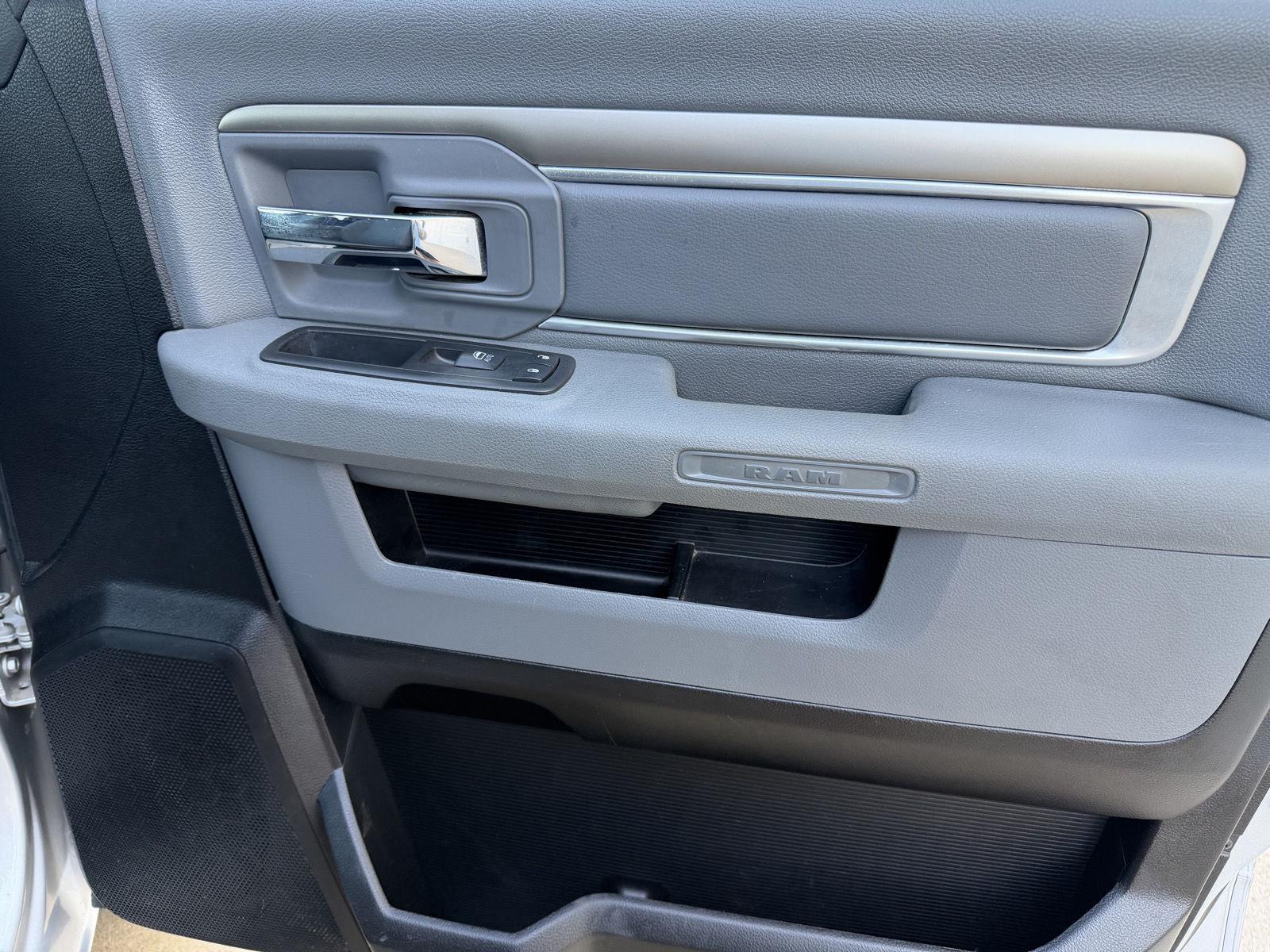 Vehicle photo 17