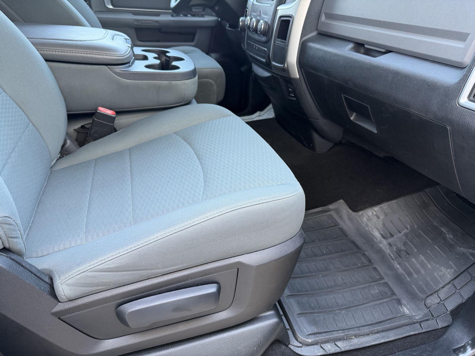 Vehicle photo 18
