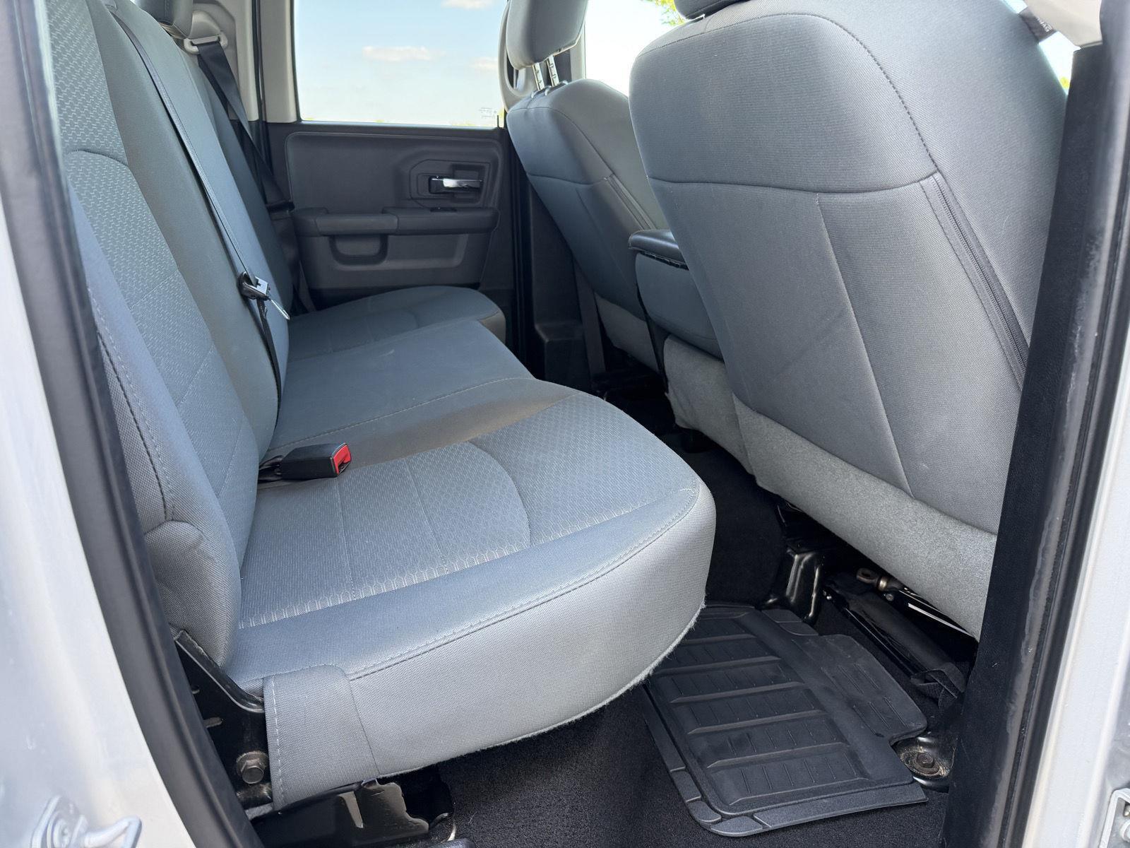 Vehicle photo 19