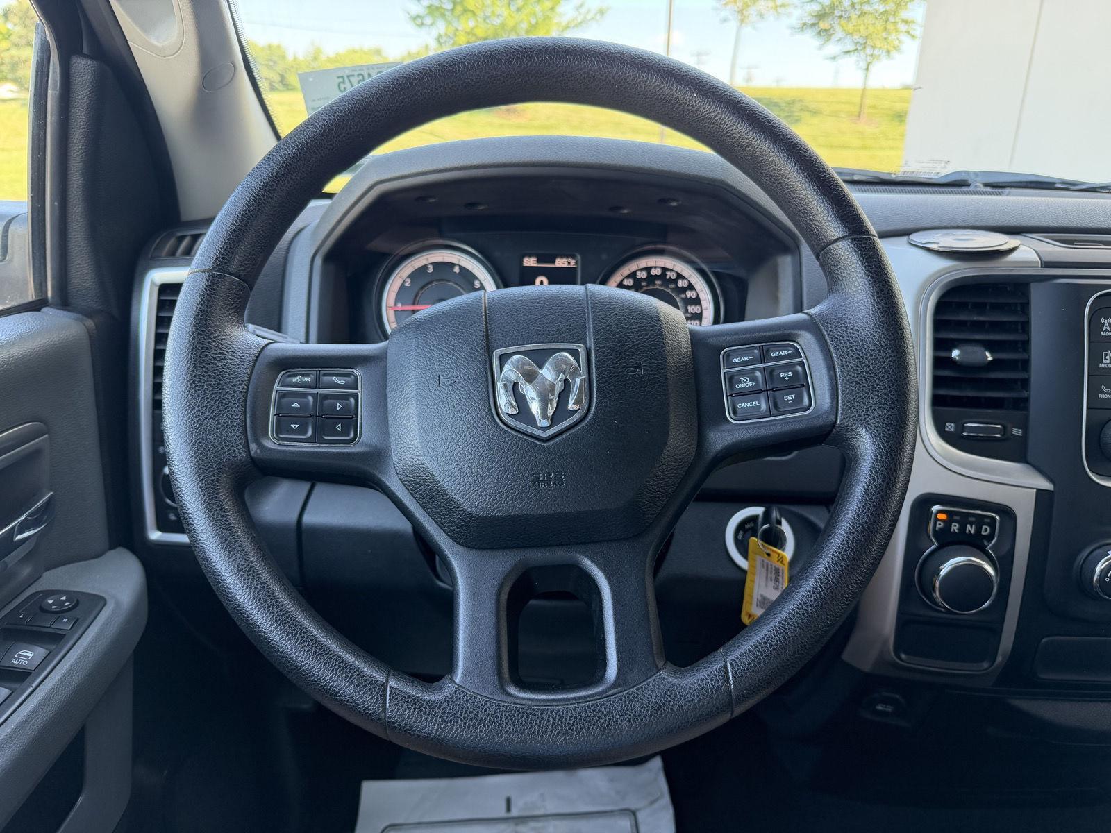Vehicle photo 23