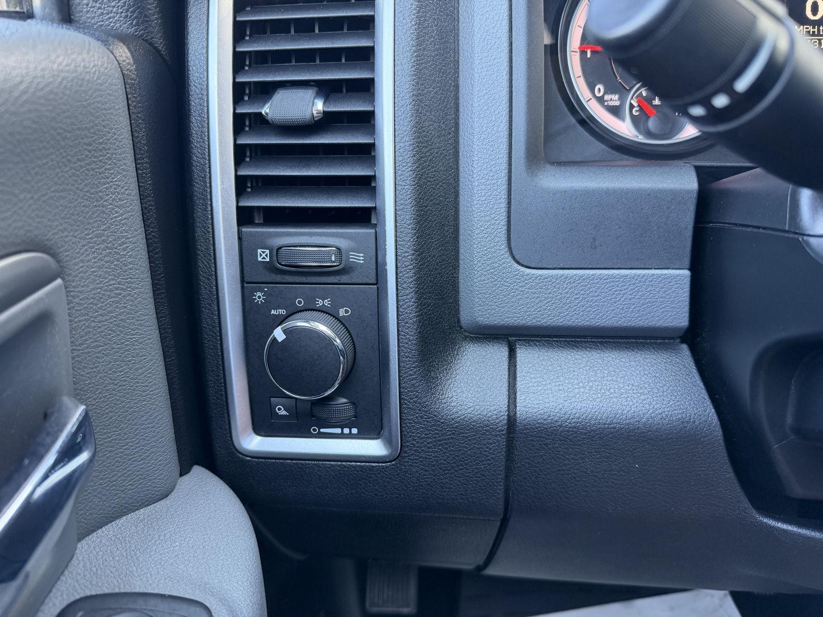Vehicle photo 24