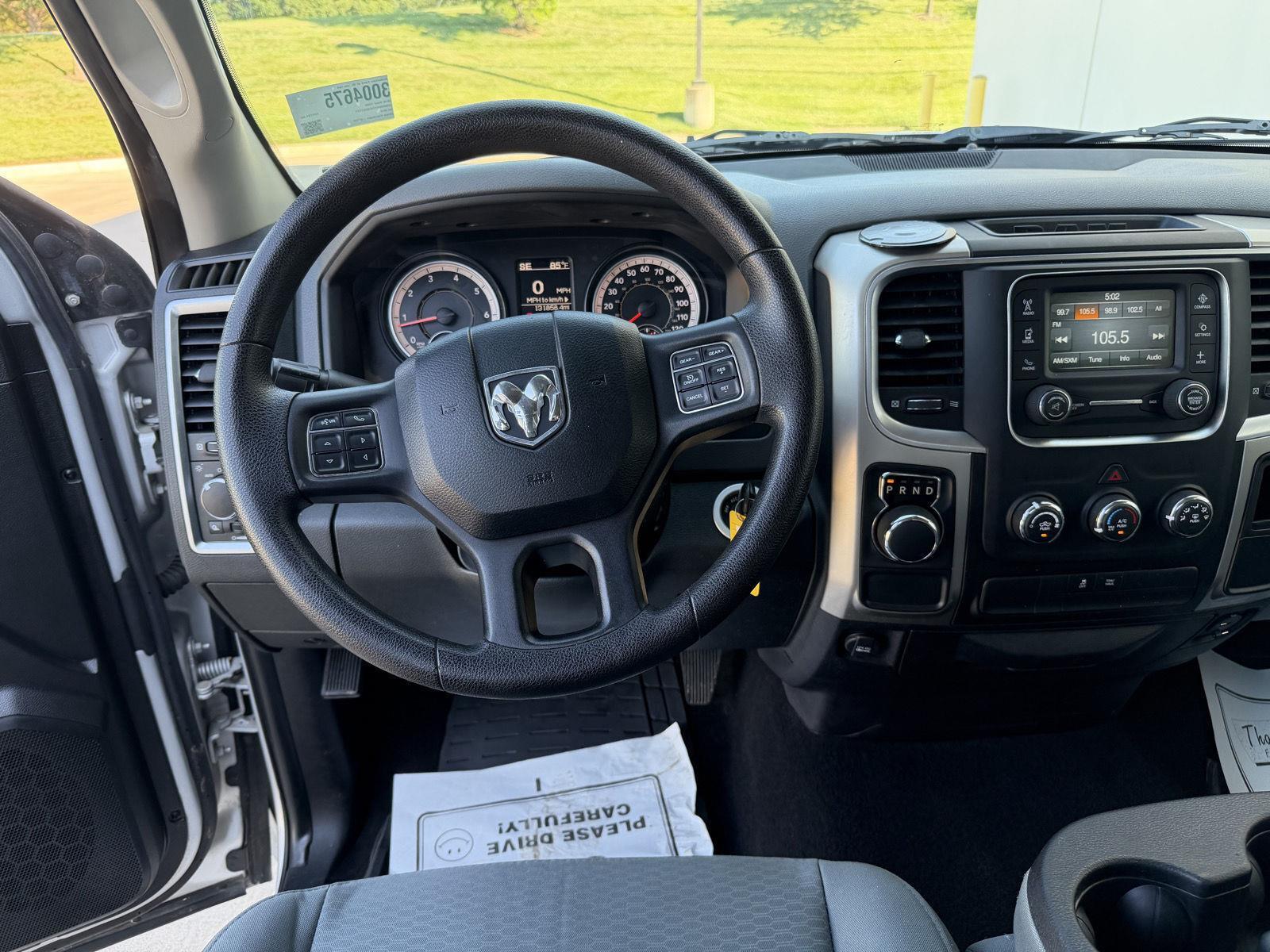 Vehicle photo 25