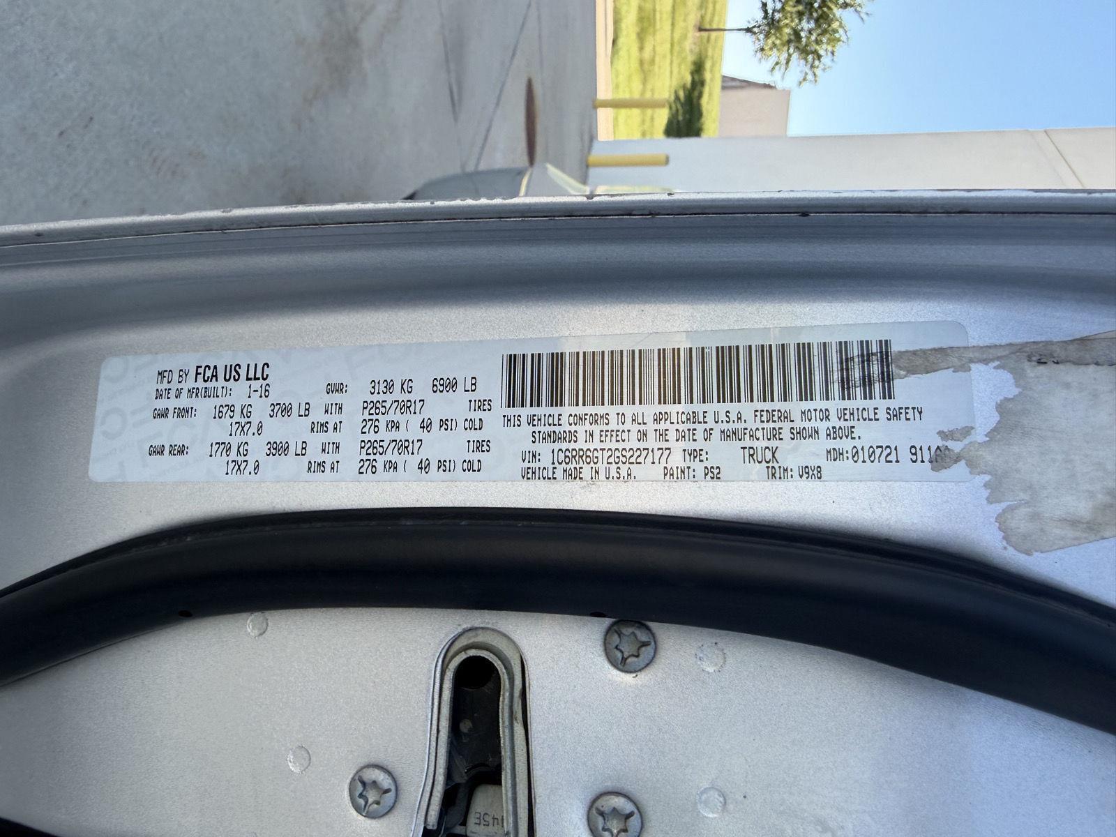 Vehicle photo 32