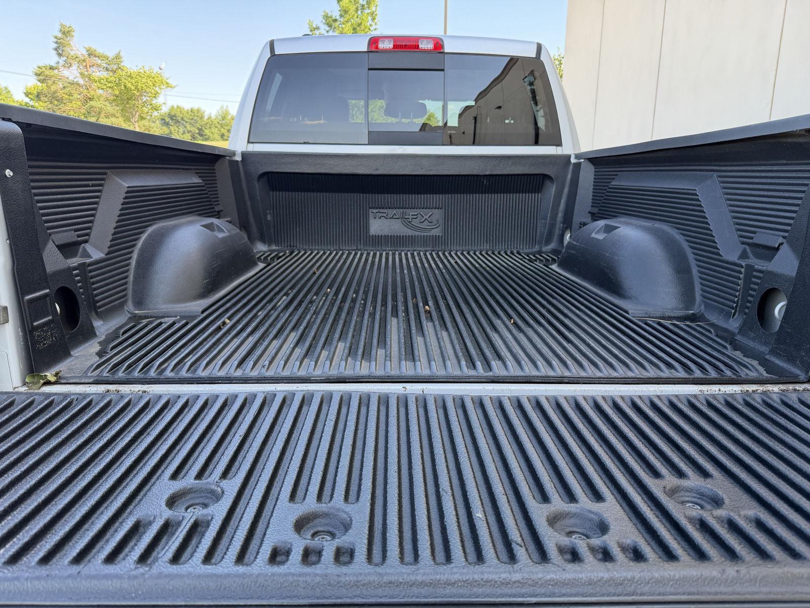 Vehicle photo 35
