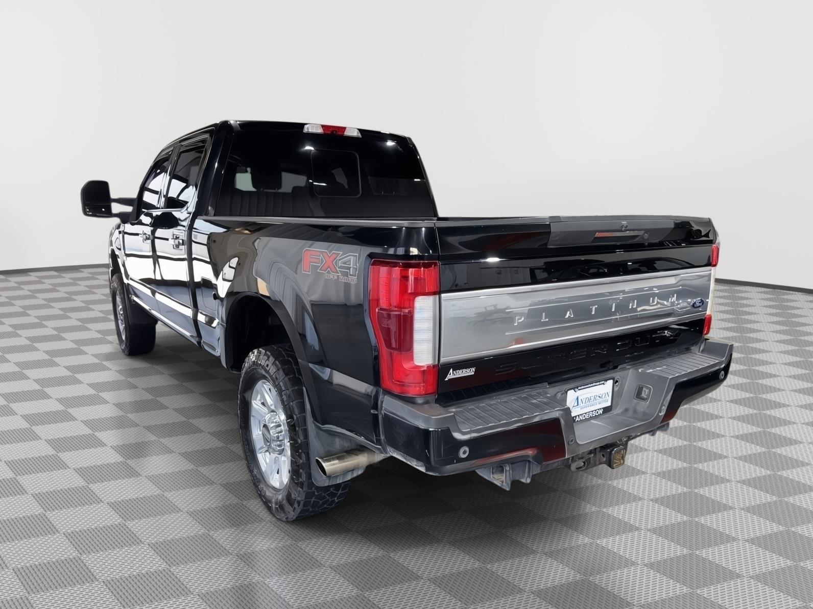 Vehicle photo 9