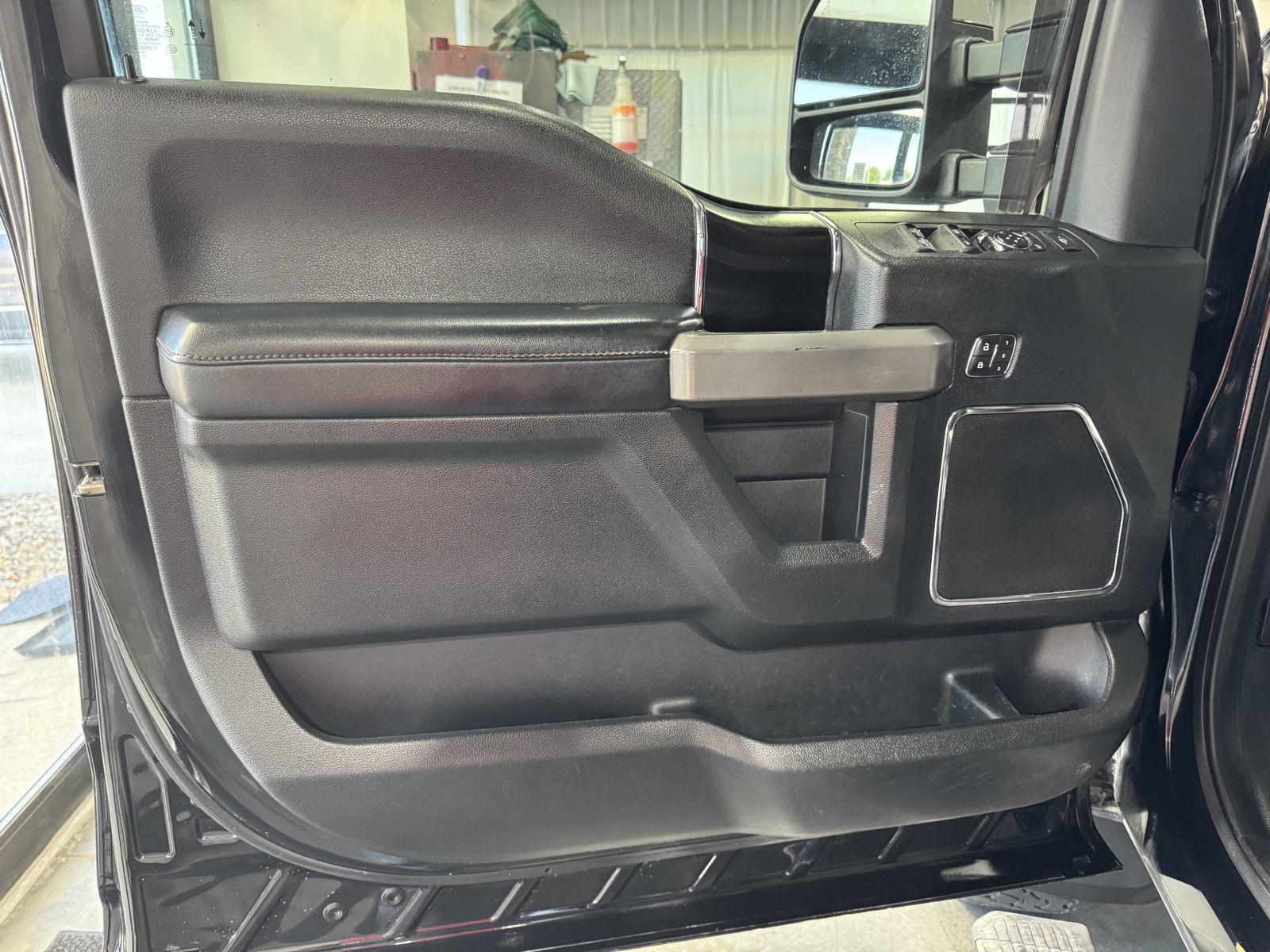 Vehicle photo 16