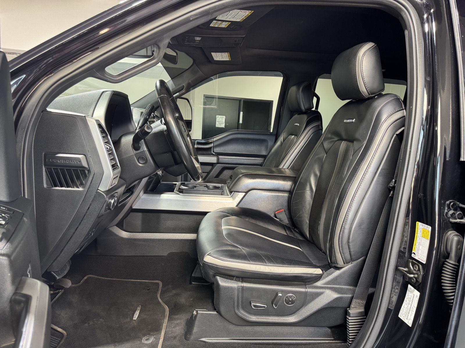 Vehicle photo 17
