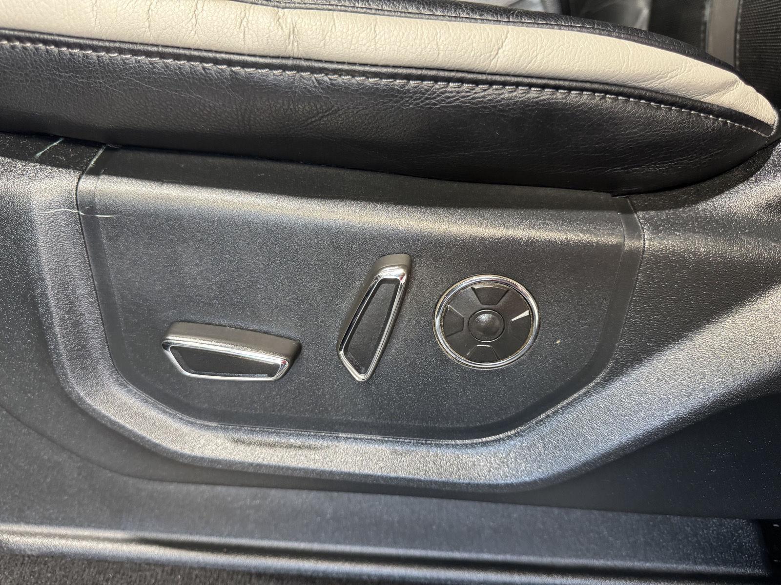 Vehicle photo 18