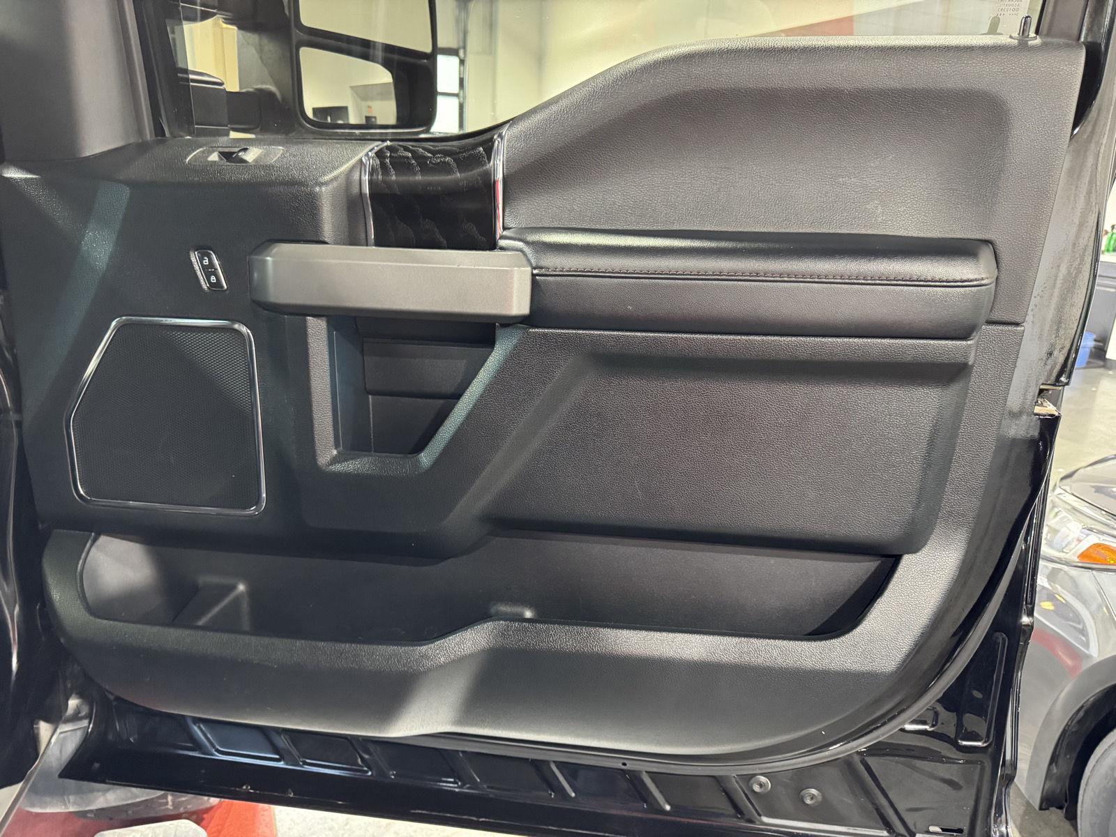 Vehicle photo 21