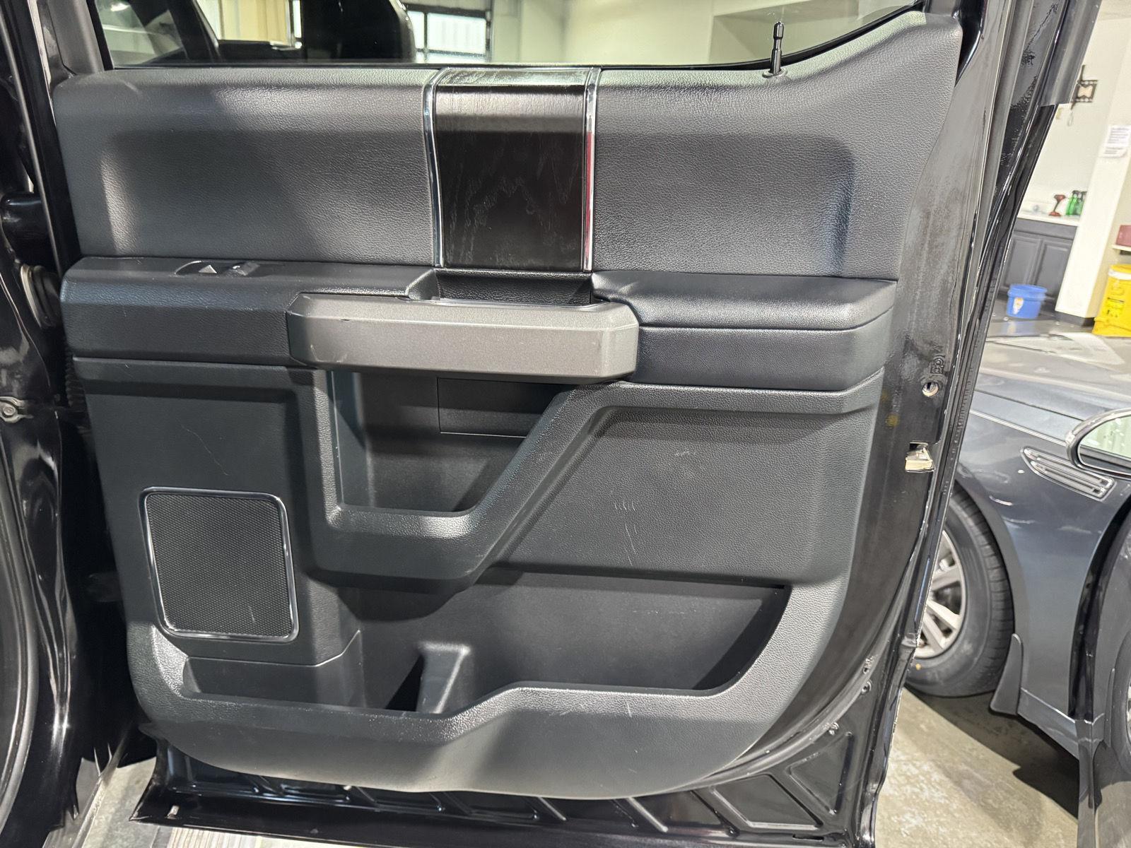 Vehicle photo 23