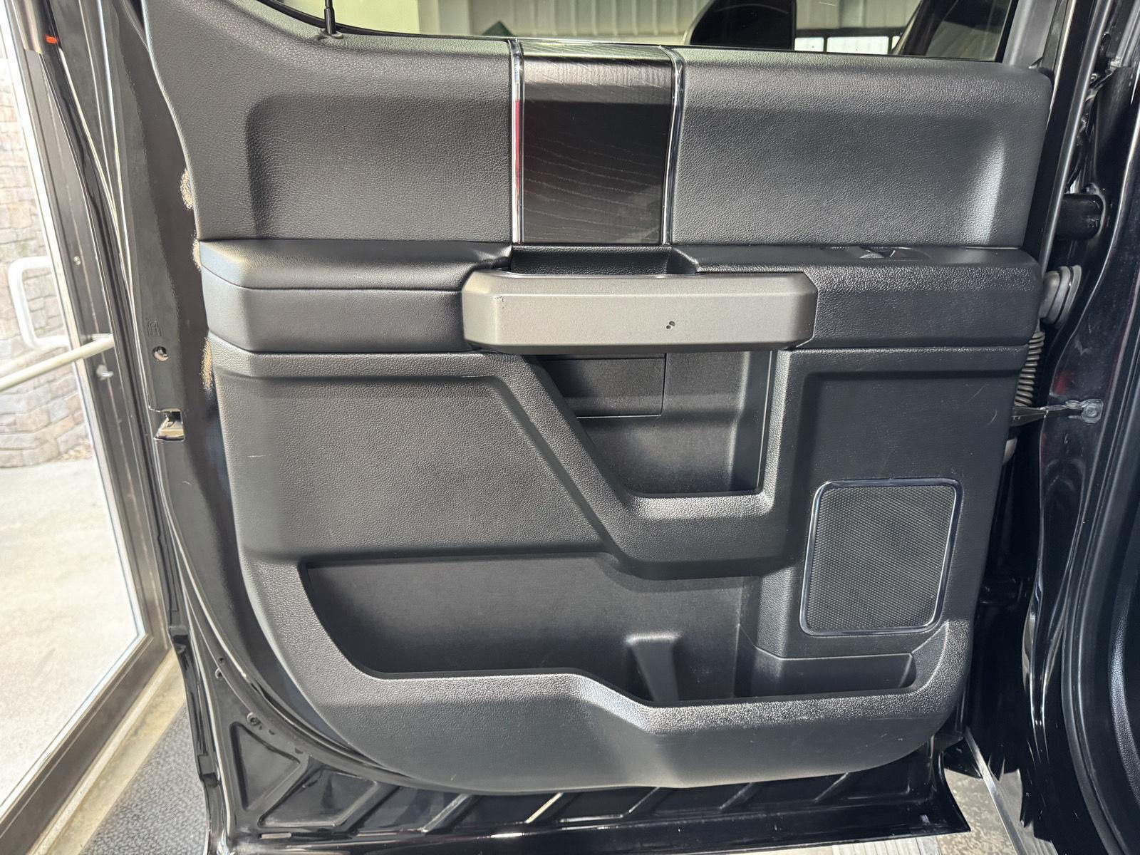 Vehicle photo 25