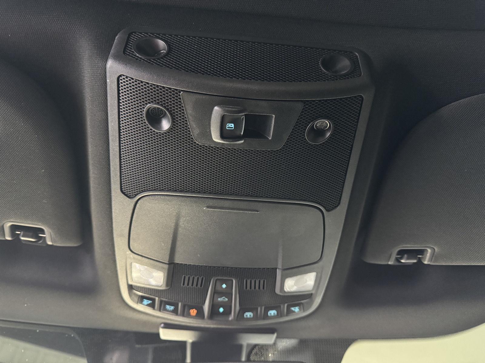 Vehicle photo 27