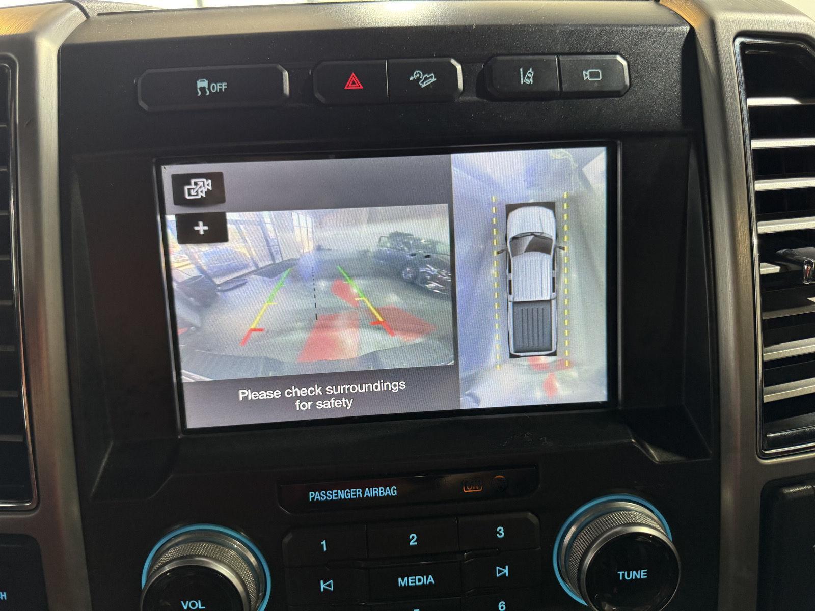 Vehicle photo 29