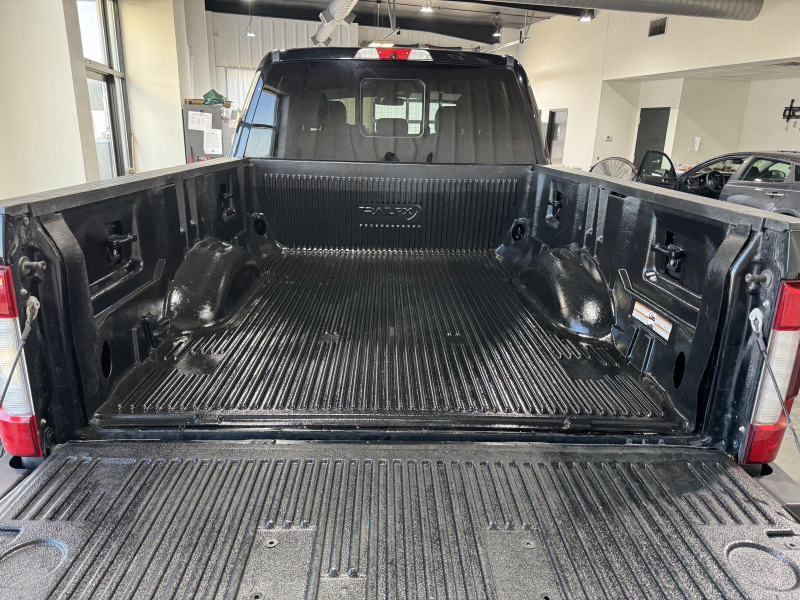 Vehicle photo 38