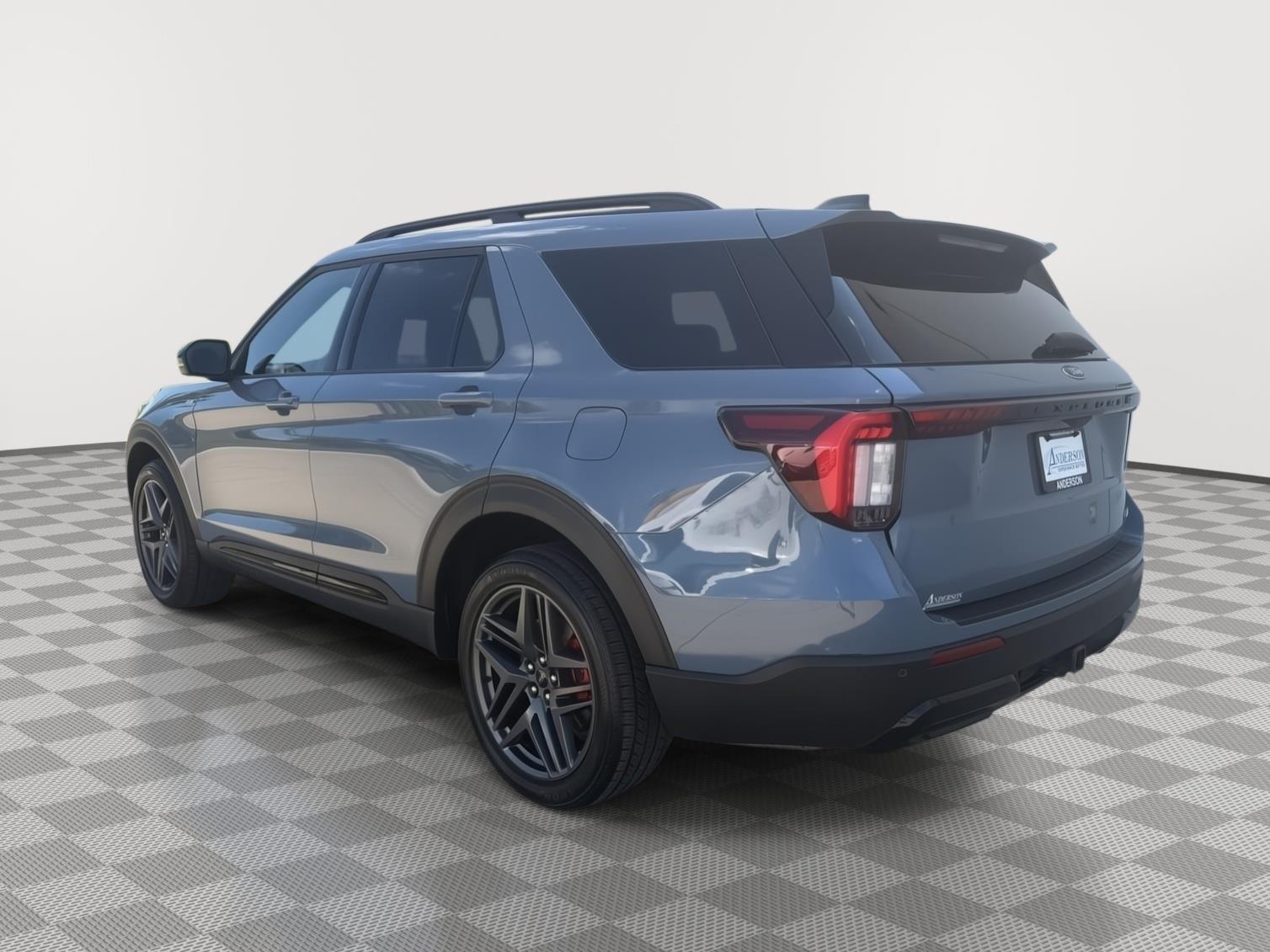 Vehicle photo 7