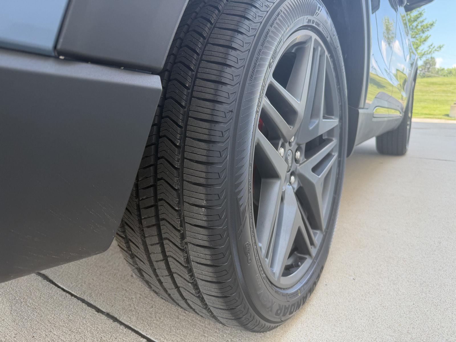 Vehicle photo 10