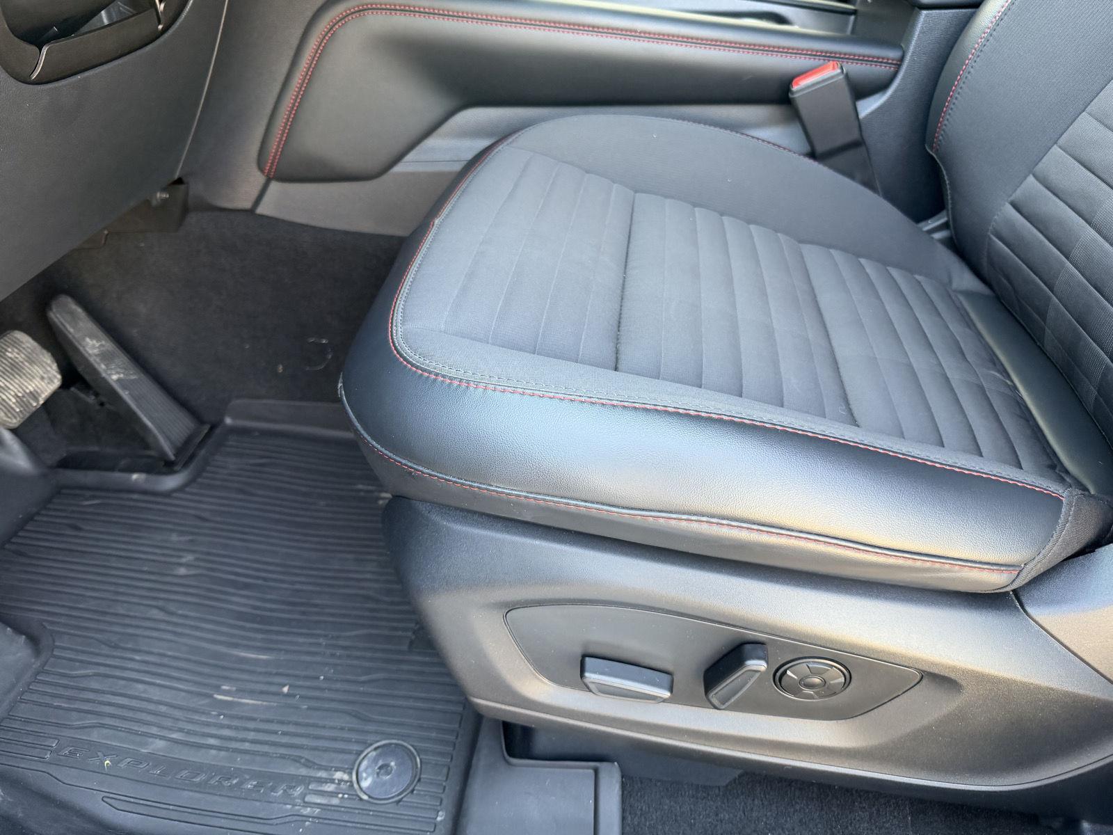 Vehicle photo 13
