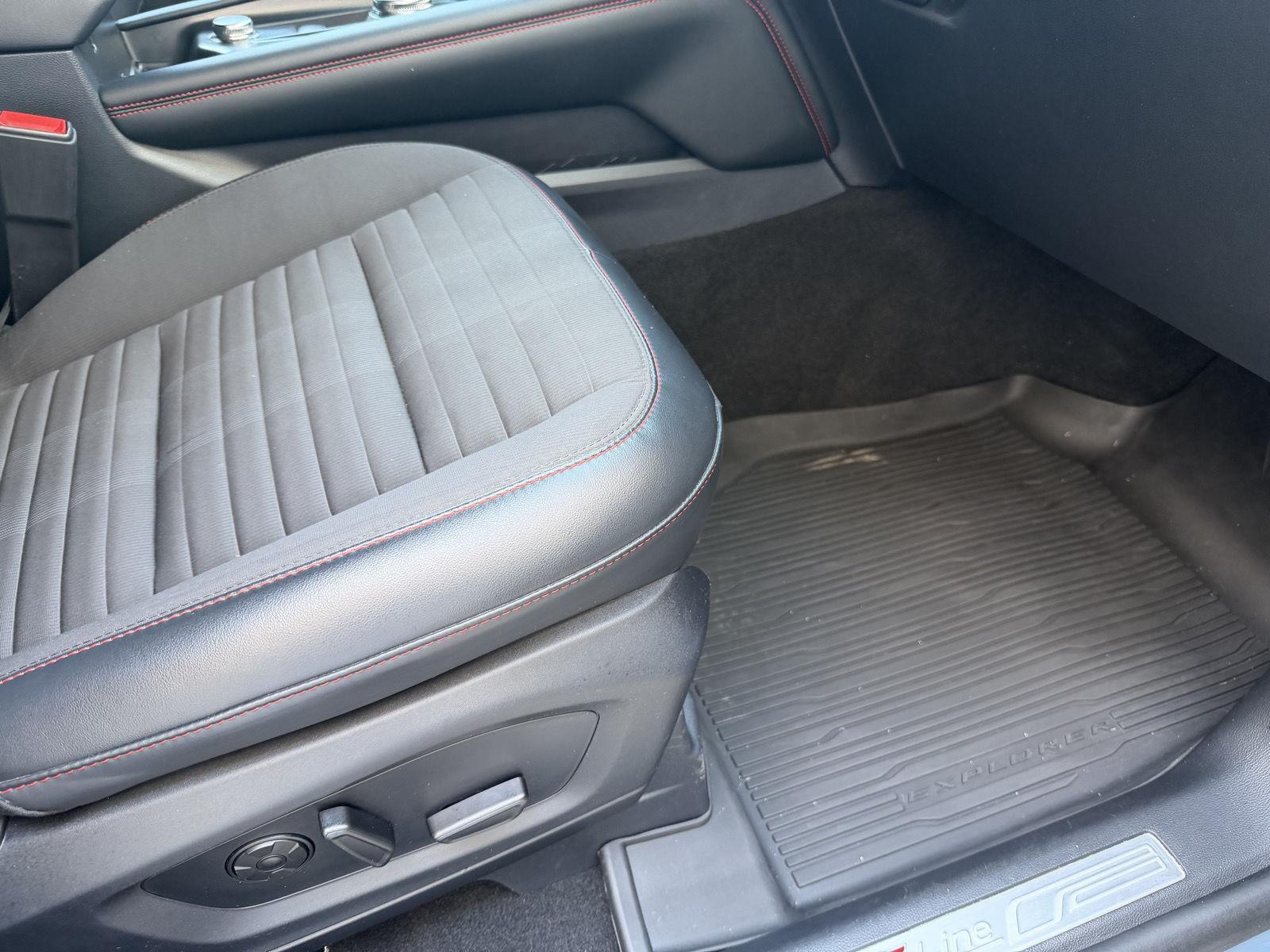 Vehicle photo 18