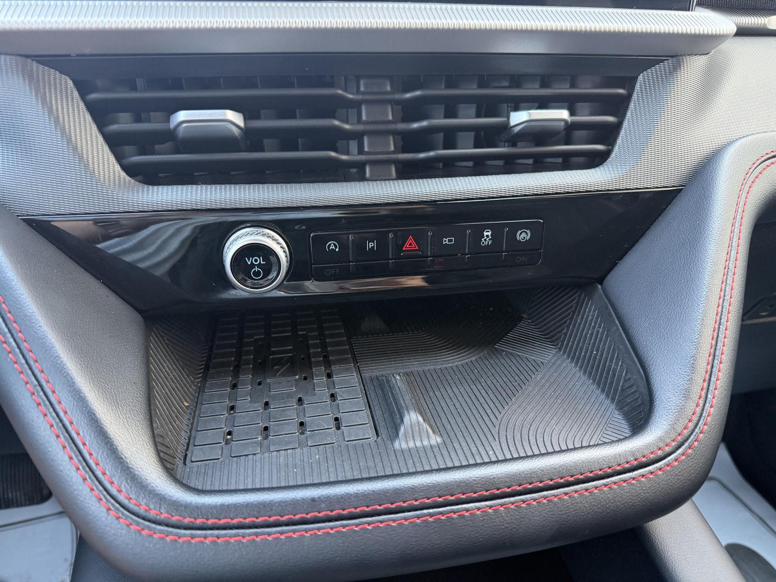 Vehicle photo 28