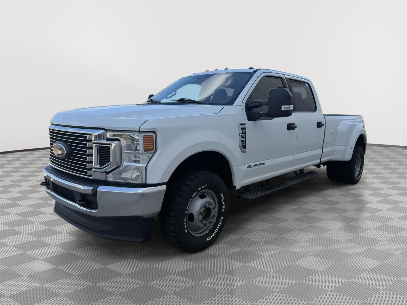 Vehicle photo 17