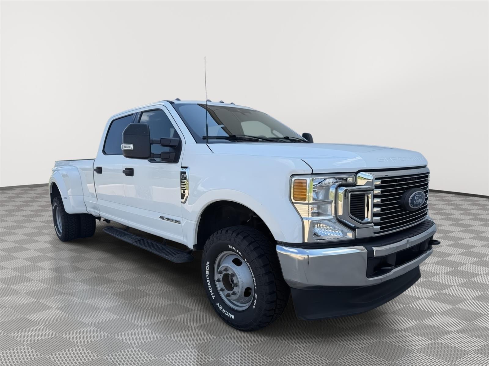 Vehicle photo 5