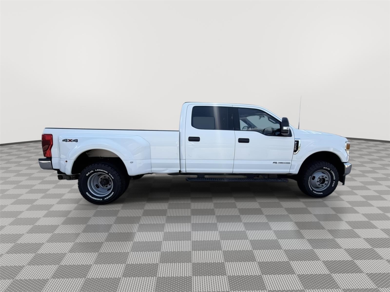 Vehicle photo 22