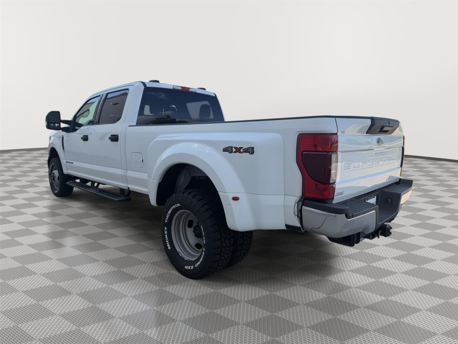 Vehicle photo 9