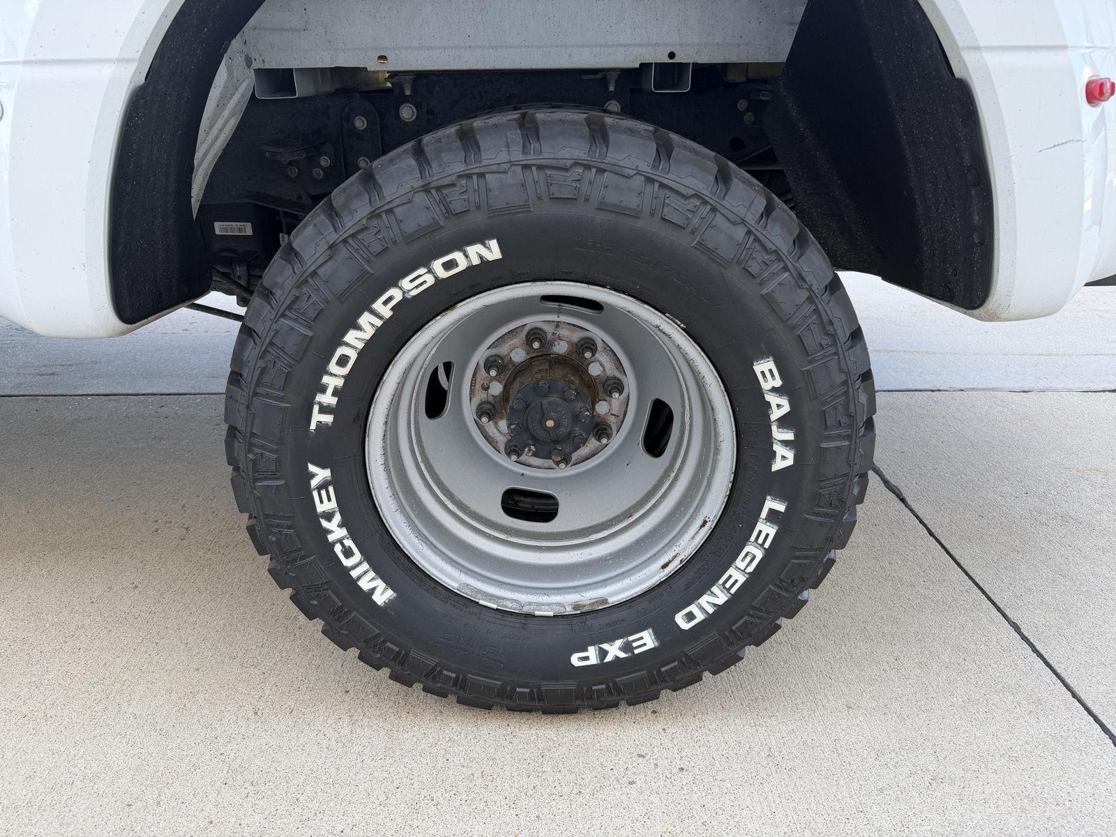 Vehicle photo 30