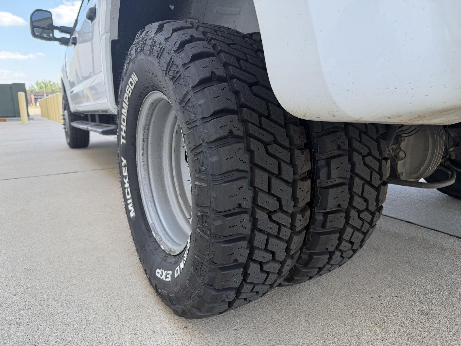 Vehicle photo 31