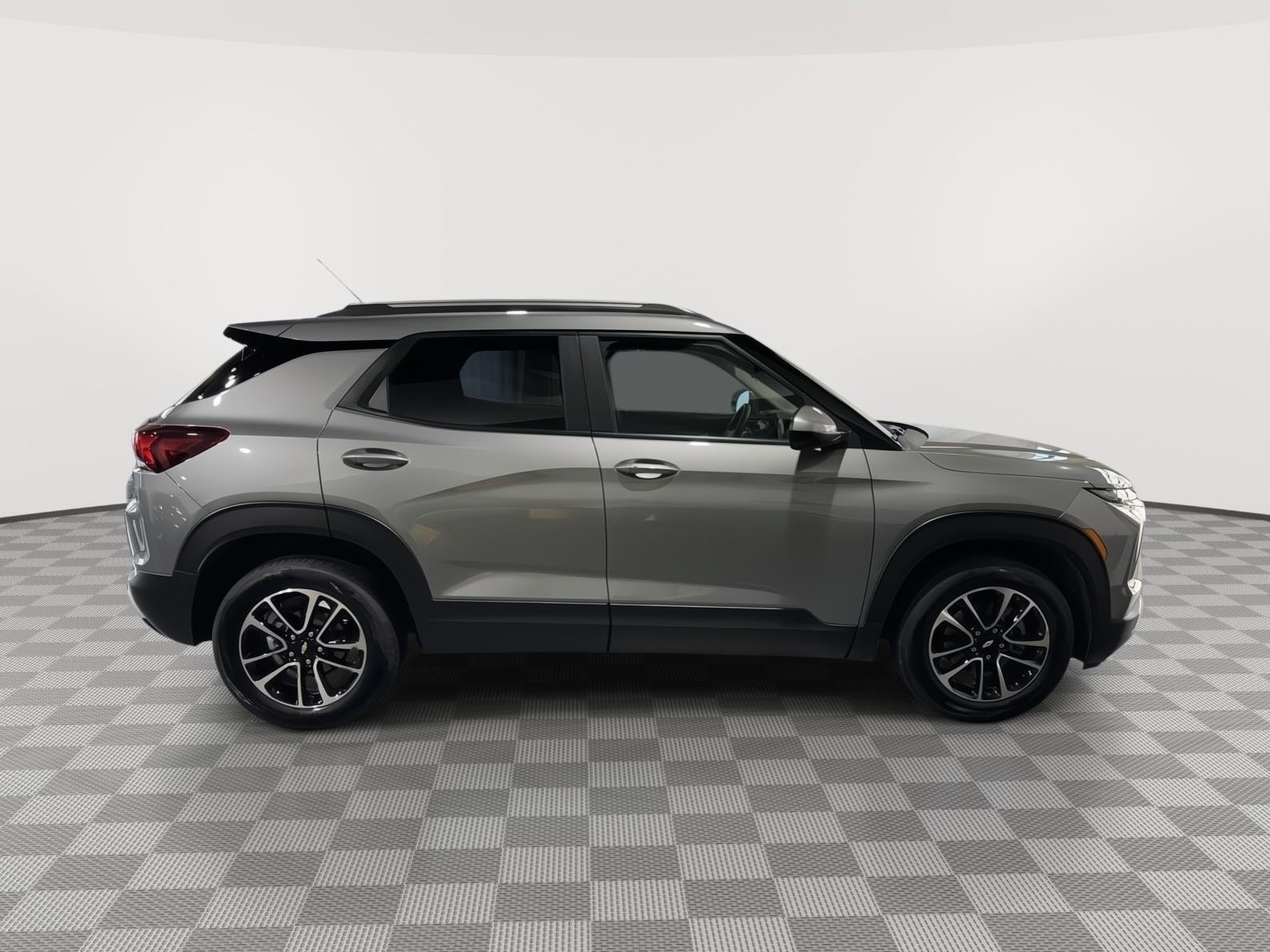 Vehicle photo 6