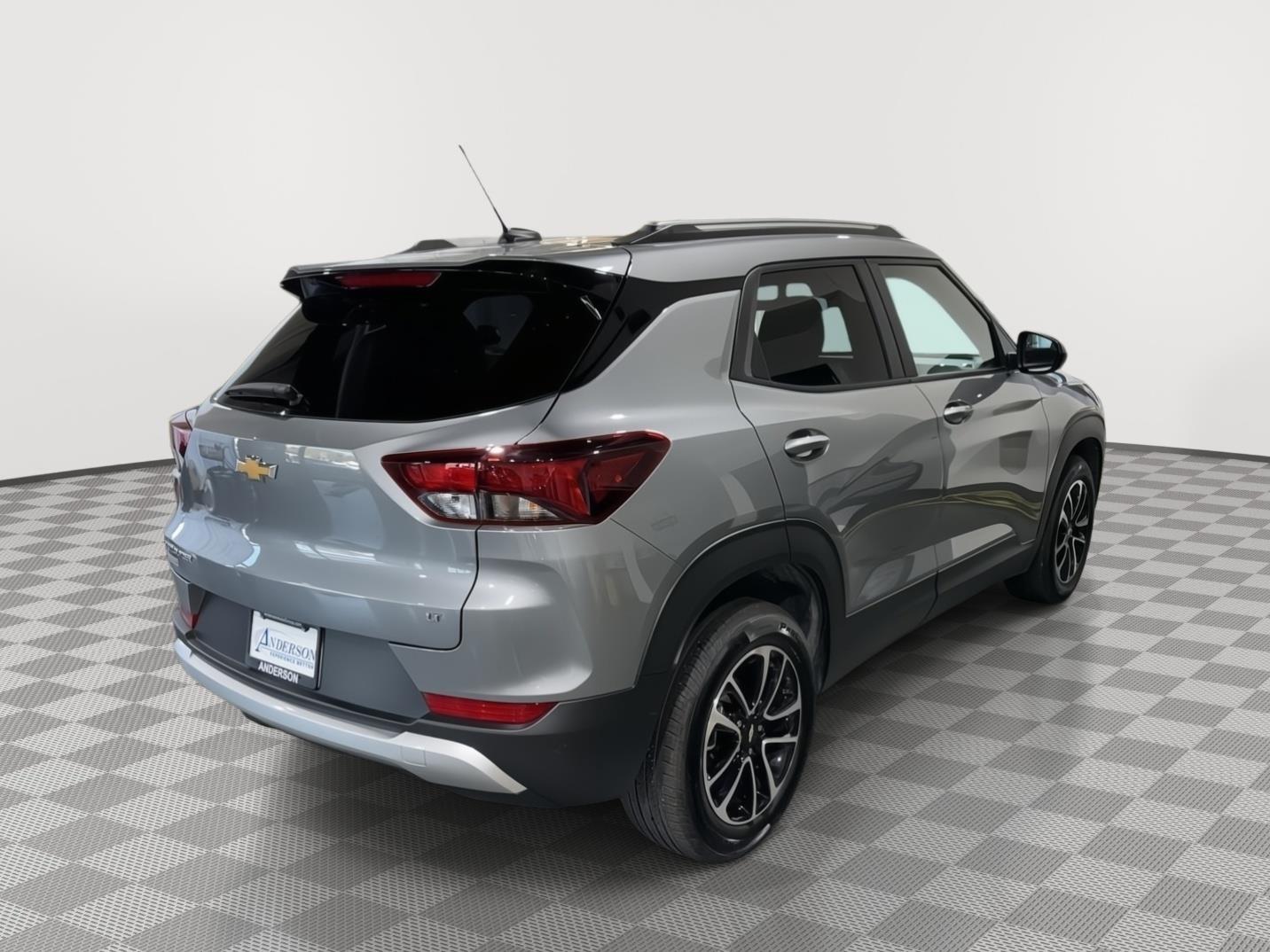 Vehicle photo 7