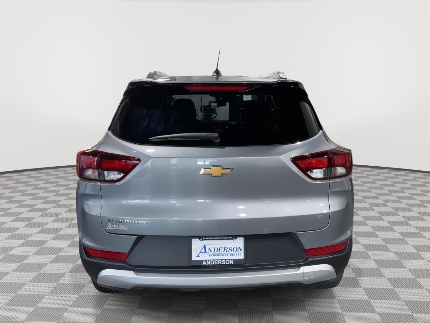 Vehicle photo 8