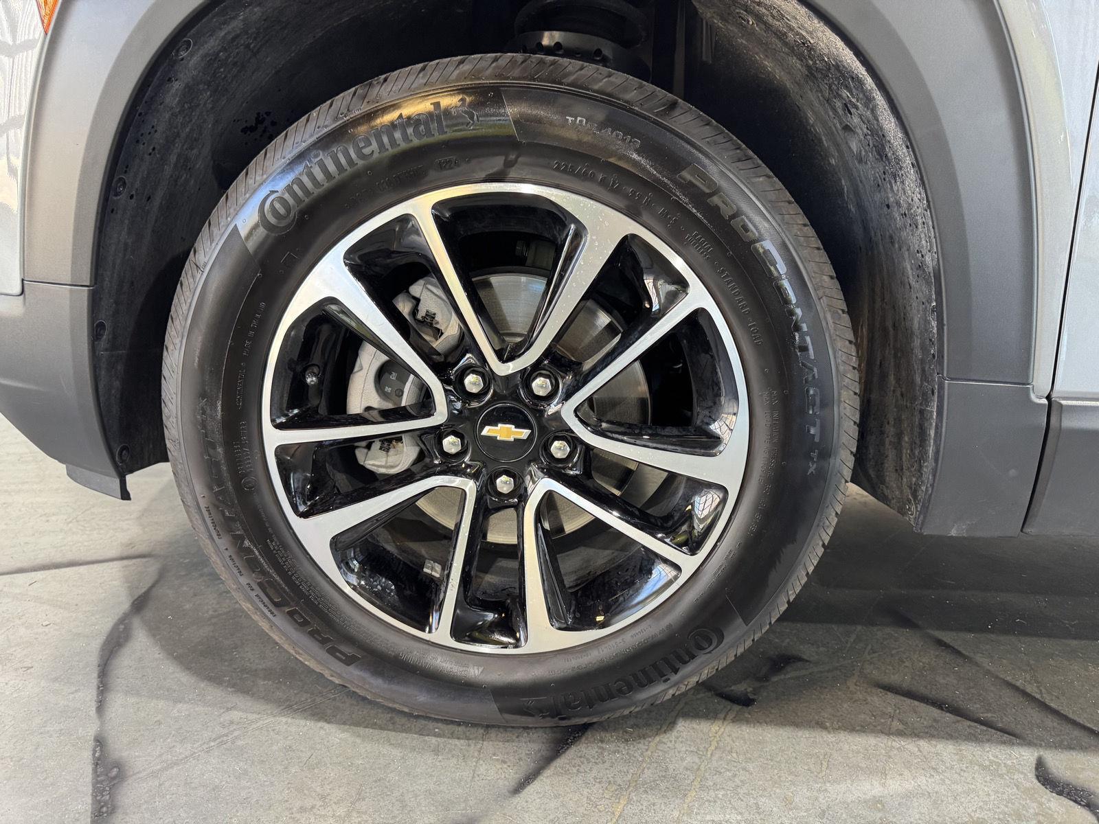 Vehicle photo 10