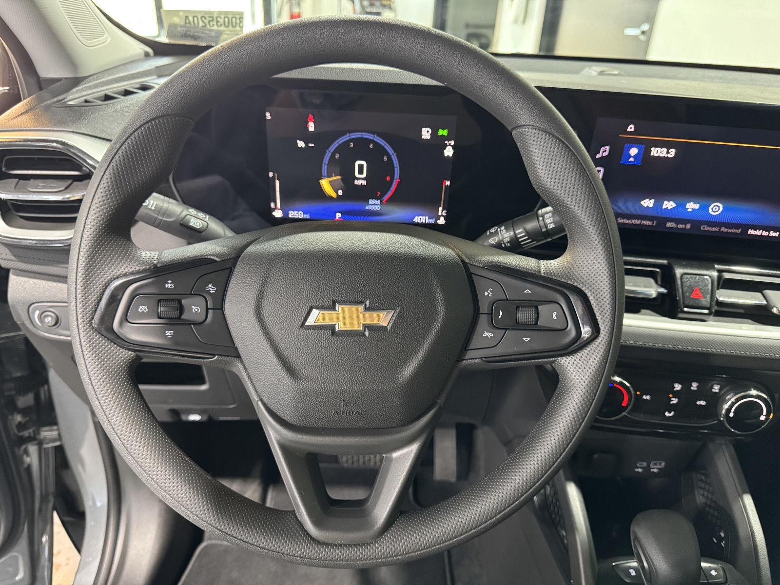 Vehicle photo 12