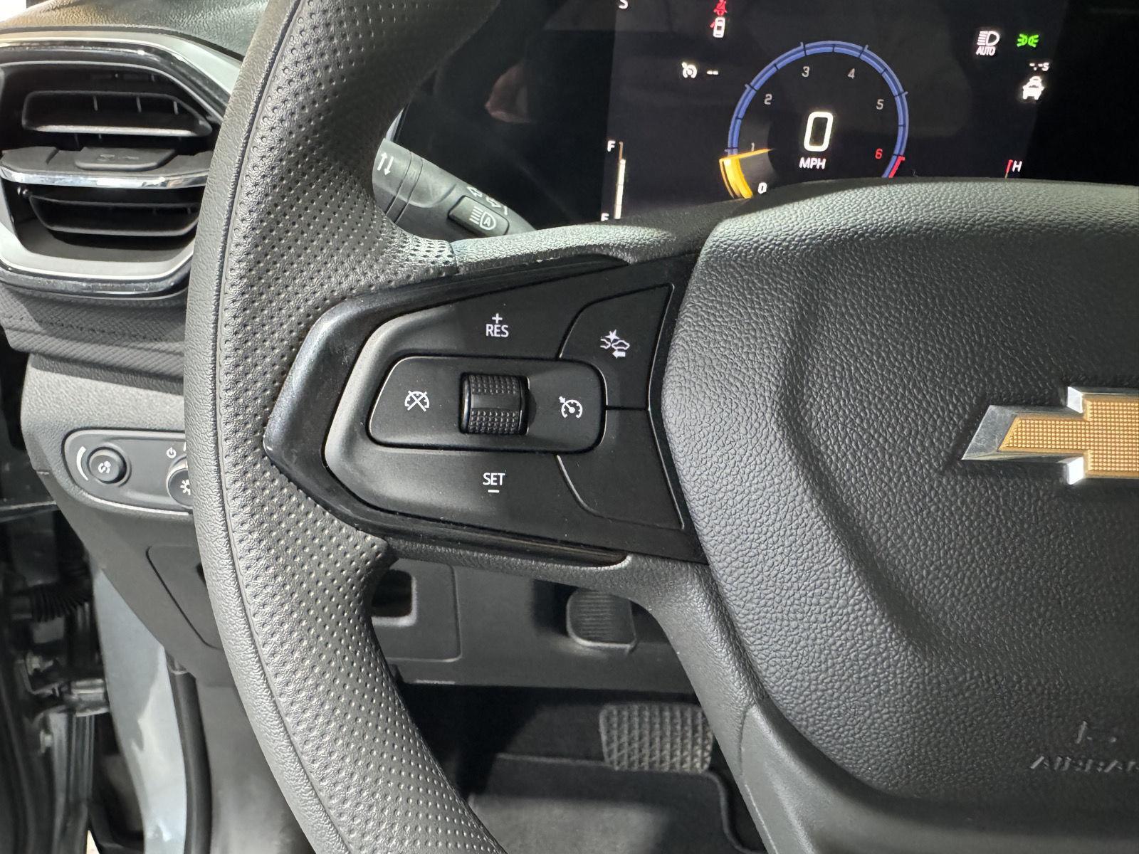 Vehicle photo 14