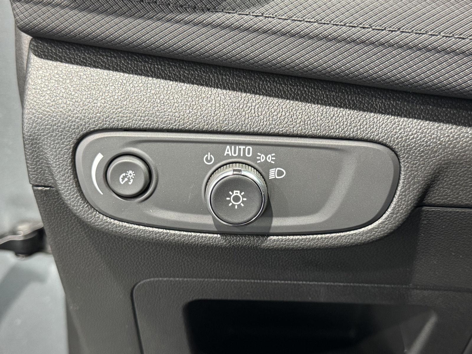 Vehicle photo 16