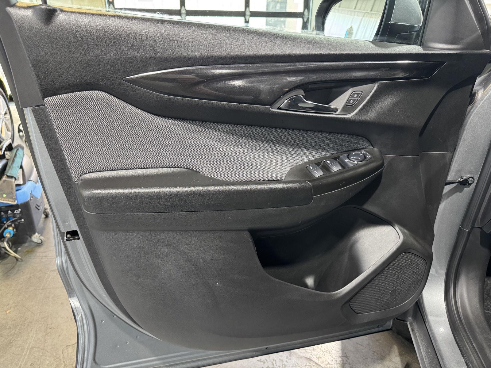 Vehicle photo 17
