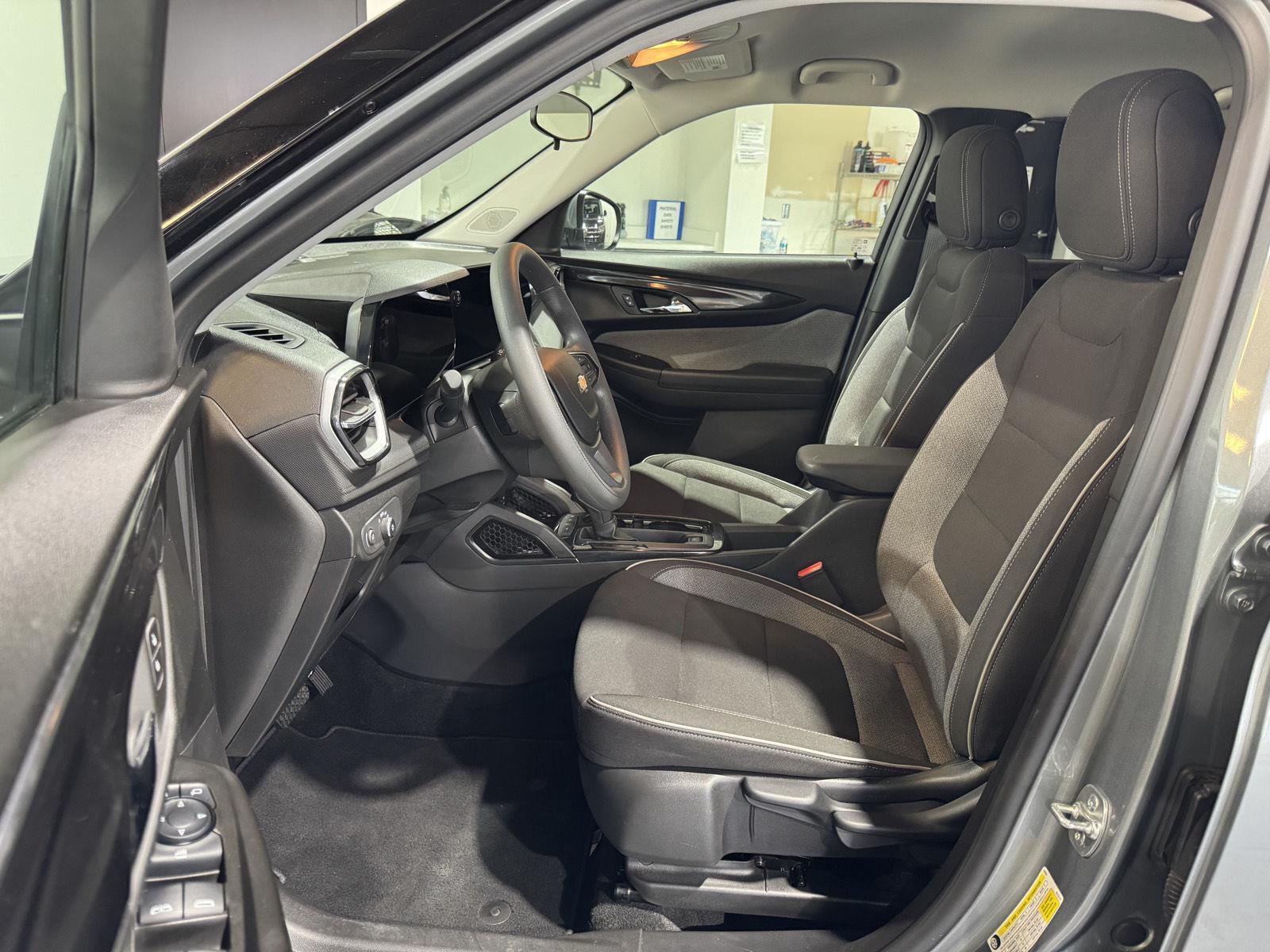 Vehicle photo 18